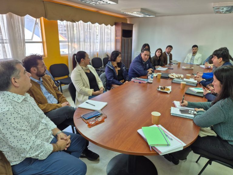Coordinan acciones de intermediación laboral entre importante empresa que se instalará en La Unión y el SENCE