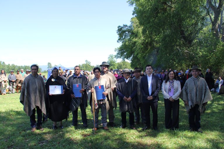 Comunidad Antilhue Centro de Lanco recibió los títulos de las tierras adquiridas por CONADI