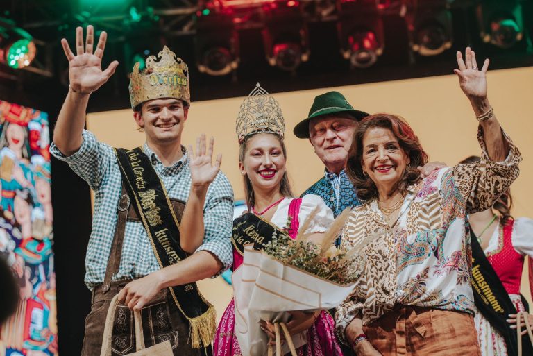 Bomberos de Valdivia reciben aporte clave tras ser elegidos Reyes de la Cerveza 2025 en el Bierfest Kunstmann