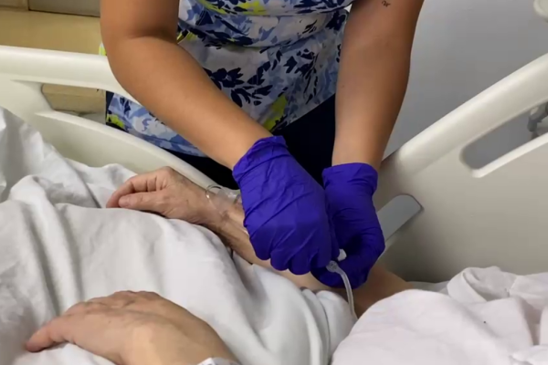 Hospital Base de Valdivia conformó equipo de enfermería que logró reducir lista de espera en gestión de accesos vasculares para pacientes oncológicos y hematológicos