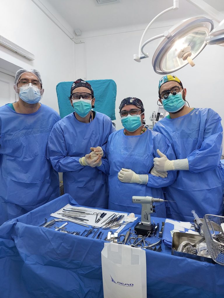 Médicos maxilofaciales de los hospitales de La Unión y Río Bueno realizan la primera cirugía de discopexia de articulación temporomandibular en la red asistencial de Los Ríos