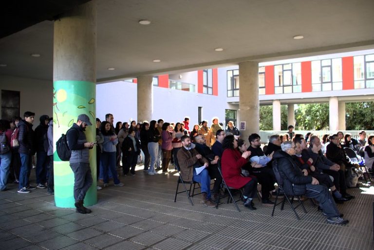 Comunidad de la Facultad de Filosofía y Humanidades UACh rindió homenaje al ex Rector Félix Martínez Bonati