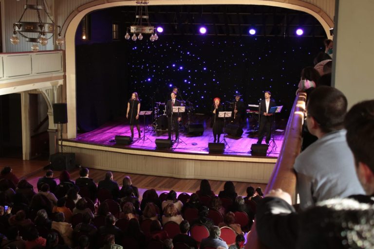 La Unión vibró con La Pérgola de las Flores en concierto