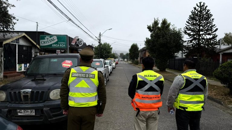 Municipalidad de Paillaco y Carabineros inician notificación de retiro de vehículos abandonados